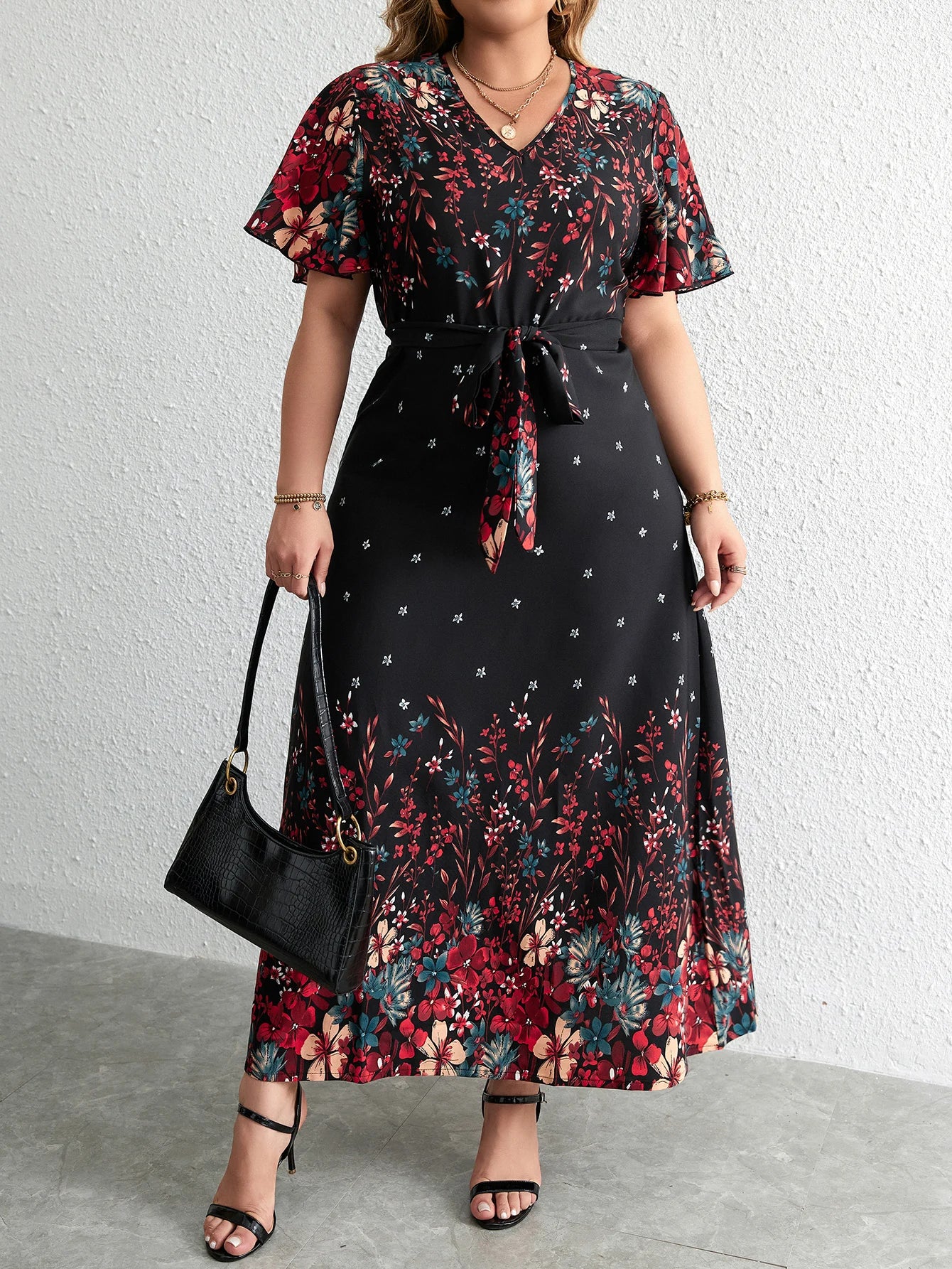 Pretty Woman Curvy Dress - V Neck Short Sleeve Floral Print Long Black Flowing